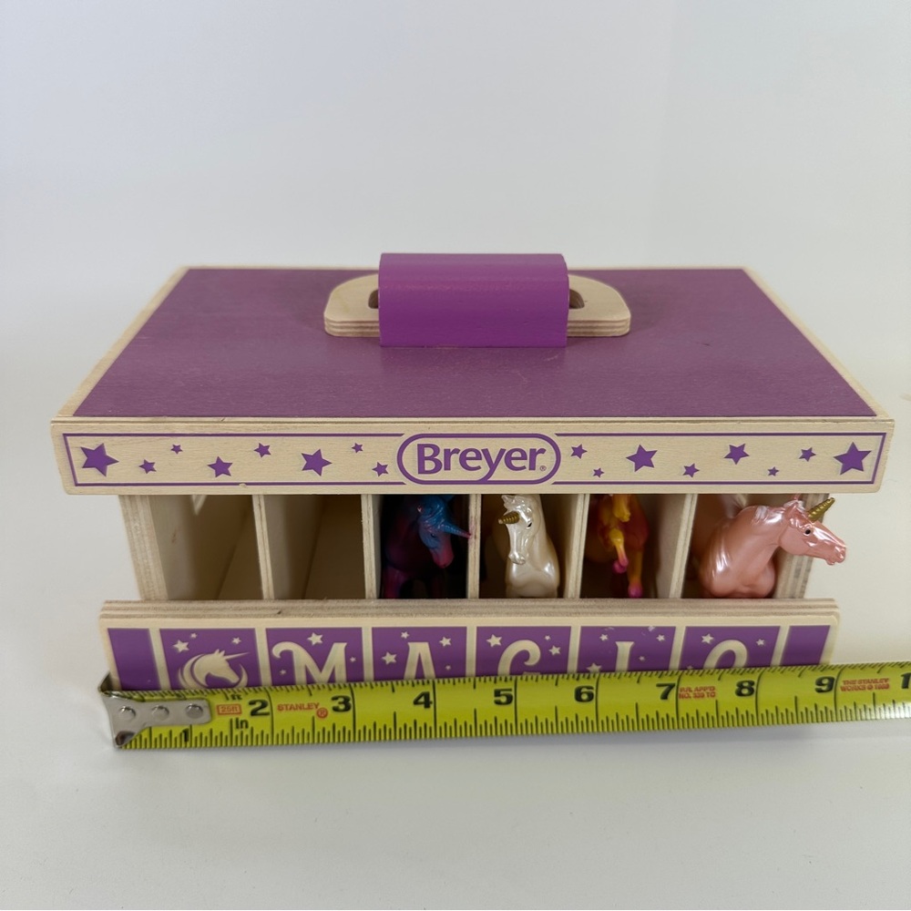 Breyer Magic Wooden Horse Stable with 4 Unicorns Small Portable Stablemates - Picture 13 of 15